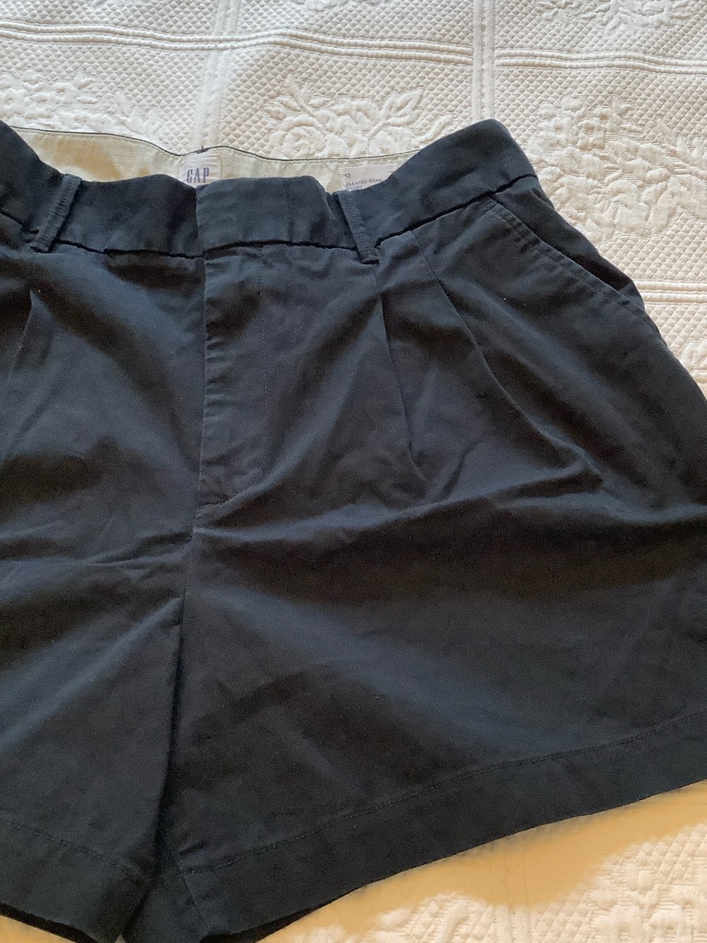GAP Black High-Rise Pleated Women's Shorts - Picture 5 of 12